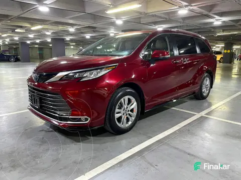 Toyota Sienna HEV Limited usado (2022) color Rojo Cobrizo precio $745,000