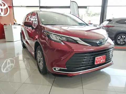 Toyota Sienna HEV XLE usado (2022) color Rojo precio $759,000