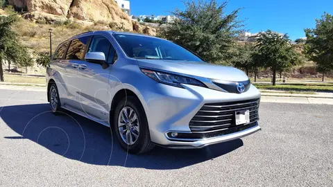 Toyota Sienna HEV XLE Piel usado (2021) color plateado precio $778,000
