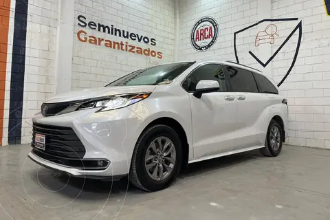 Toyota Sienna HEV XLE usado (2023) color Blanco precio $649,000
