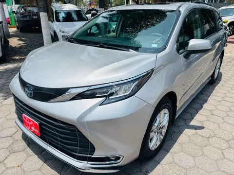 Toyota Sienna HEV XLE Piel usado (2022) color Plata precio $787,000