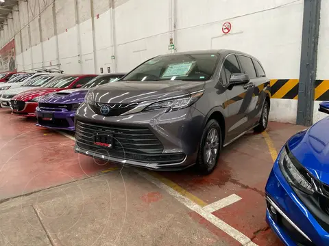 Toyota Sienna HEV LE usado (2022) color Gris Metalico financiado en mensualidades(enganche $175,000 mensualidades desde $18,000)