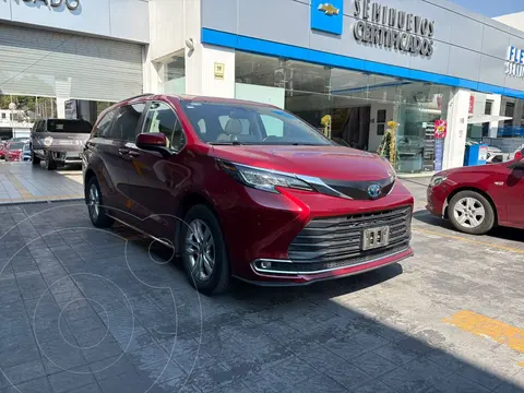 Toyota Sienna HEV LE usado (2022) color Rojo precio $752,000