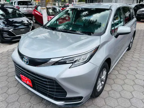 Toyota Sienna HEV LE usado (2021) color Plata financiado en mensualidades(enganche $168,506 mensualidades desde $14,967)