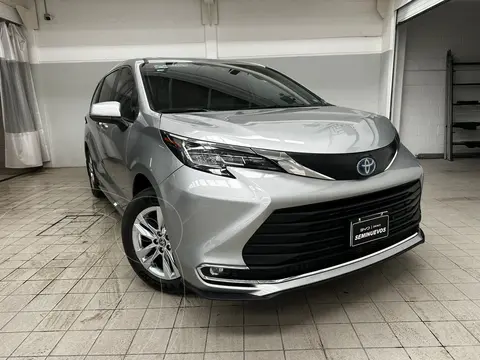 Toyota Sienna HEV XLE Piel usado (2022) color plateado financiado en mensualidades(enganche $317,596 mensualidades desde $13,644)