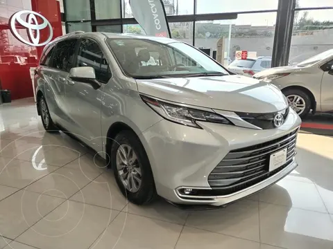 Toyota Sienna HEV Limited usado (2021) color plateado precio $715,000