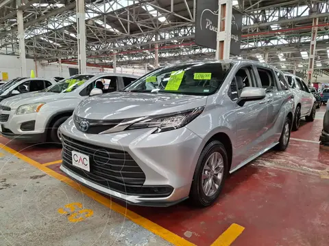Toyota Sienna HEV LE usado (2022) color Plata financiado en mensualidades(enganche $175,000 mensualidades desde $15,600)