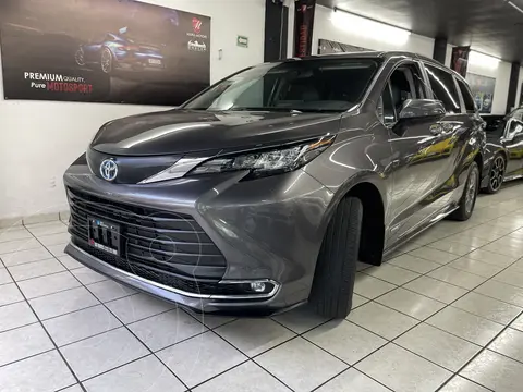 Toyota Sienna HEV XLE Piel usado (2021) color Gris Metalico precio $819,000