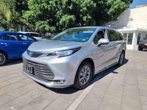 Toyota Sienna HEV XLE usado (2021) color Plata precio $715,000