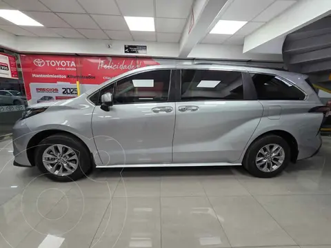 Toyota Sienna HEV XLE Piel usado (2022) color Plata financiado en mensualidades(enganche $180,642 mensualidades desde $17,820)