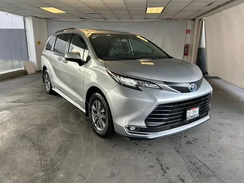 Toyota Sienna HEV XLE Piel usado (2021) color plateado precio $719,800