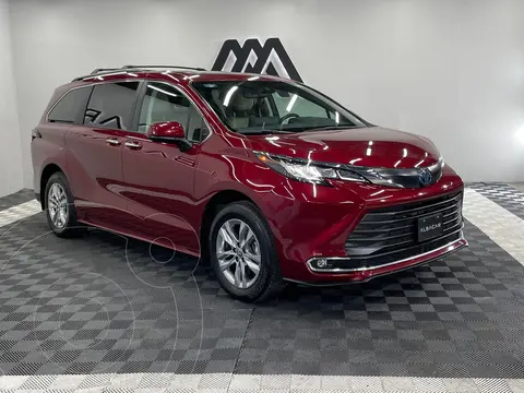 Toyota Sienna HEV XLE Piel usado (2023) color Rojo precio $749,999