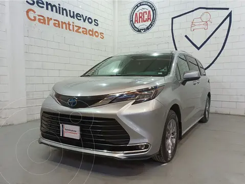 Toyota Sienna HEV XLE usado (2022) color plateado precio $690,000
