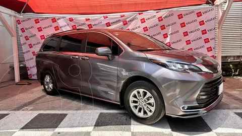Toyota Sienna HEV XLE Piel usado (2021) color Gris precio $699,000