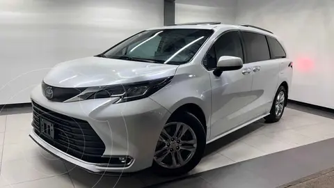 Toyota Sienna HEV XLE Piel usado (2022) color Blanco financiado en mensualidades(enganche $151,800 mensualidades desde $14,975)