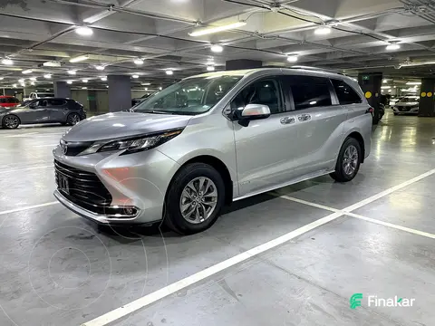 Toyota Sienna HEV XLE Piel usado (2021) color plateado precio $685,000
