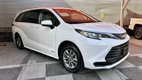 Toyota Sienna HEV LE usado (2021) color Blanco precio $570,000