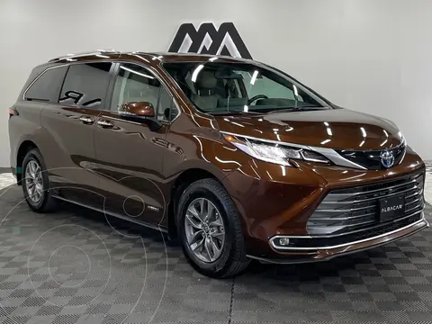 Toyota Sienna HEV Limited usado (2021) color Cafe precio $697,999