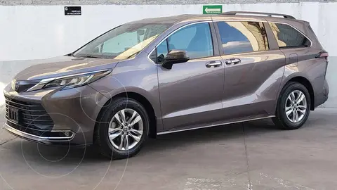Toyota Sienna HEV XLE Piel usado (2022) color Gris precio $769,000