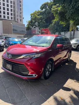 Toyota Sienna HEV XLE usado (2021) color Rojo precio $710,000