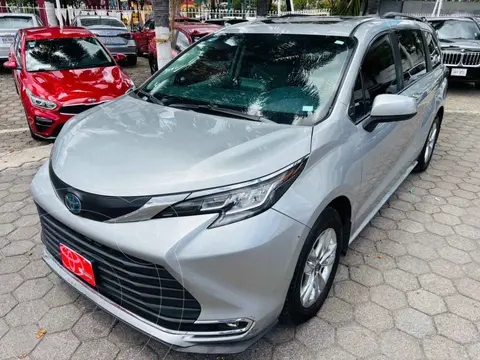 Toyota Sienna HEV XLE Piel usado (2022) color Plata financiado en mensualidades(enganche $182,481 mensualidades desde $16,209)