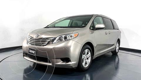 foto Toyota Sienna CE 3.5L usado (2018) color Dorado precio $339,999