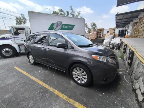 Toyota Sienna CE 3.5L usado (2015) color Gris precio $289,000