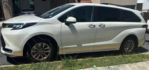 Toyota Sienna XLE usado (2021) color Blanco Perla precio $695,000