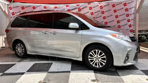 Toyota Sienna XLE Piel usado (2020) color plateado financiado en mensualidades(enganche $209,000 mensualidades desde $8,979)