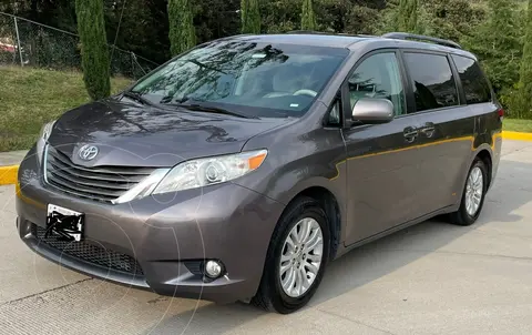 Toyota Sienna XLE 3.5L usado (2014) color Gris precio $265,000