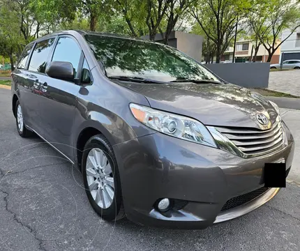 Toyota Sienna XLE 3.5L Piel usado (2016) color Gris Oscuro precio $358,000