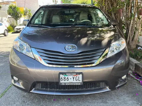 foto Toyota Sienna XLE 3.5L Piel usado (2012) color Gris Oscuro precio $245,000