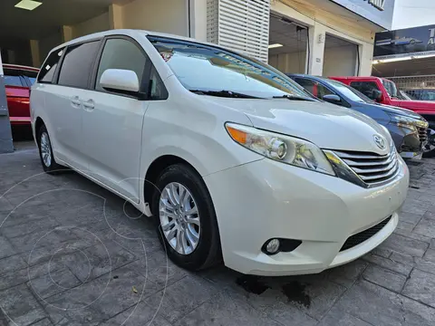 Toyota Sienna XLE 3.5L usado (2017) color Blanco precio $374,900