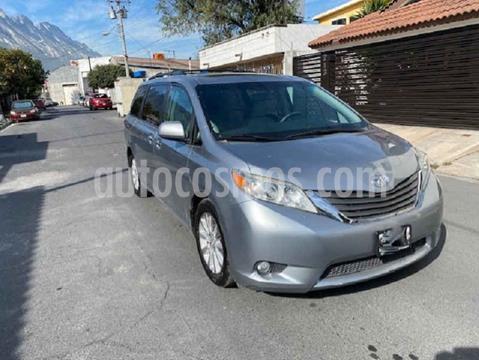 foto Toyota Sienna XLE 3.3L Piel usado (2011) color Gris precio $198,000