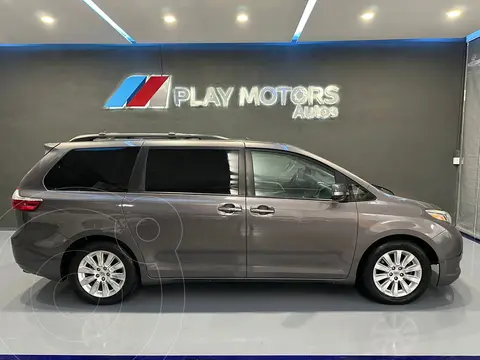 Toyota Sienna Limited usado (2016) color Gris precio $329,000