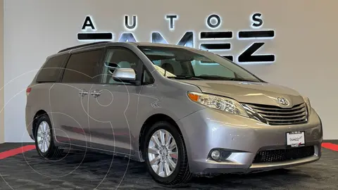 Toyota Sienna XLE 3.5L Piel usado (2012) color plateado precio $219,000