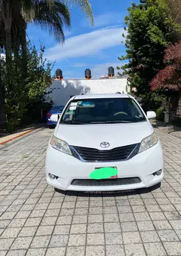 Toyota Sienna XLE 3.5L Piel usado (2012) color Blanco precio $260,000