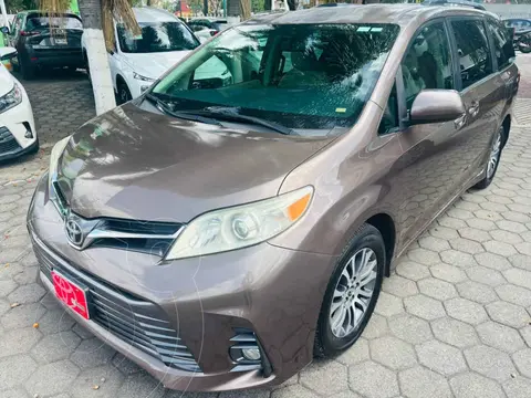 Toyota Sienna XLE 3.5L usado (2018) color Gris precio $487,000
