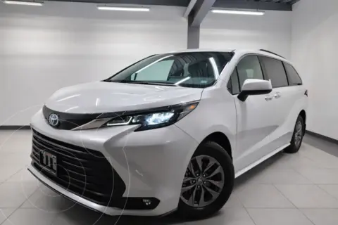 Toyota Sienna XLE usado (2025) color Blanco financiado en mensualidades(enganche $220,112 mensualidades desde $21,714)