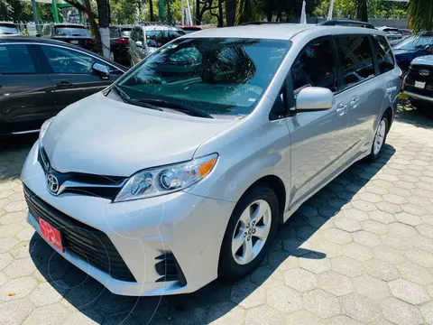 Toyota Sienna LE usado (2020) color Plata financiado en mensualidades(enganche $149,694 mensualidades desde $13,296)