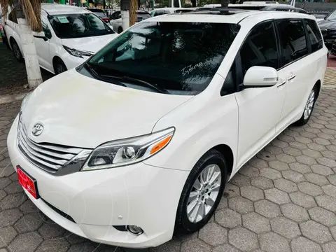 Toyota Sienna XLE 3.5L Piel usado (2015) color Blanco precio $338,000