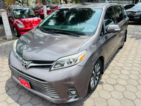 Toyota Sienna Limited usado (2020) color Gris precio $519,000
