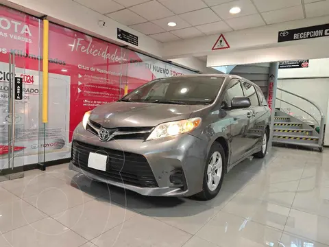 Toyota Sienna LE 3.5L usado (2019) color Gris precio $385,100