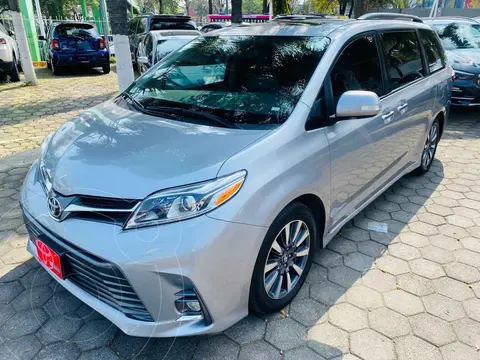 Toyota Sienna Limited 3.5L usado (2018) color Plata financiado en mensualidades(enganche $150,231 mensualidades desde $13,344)