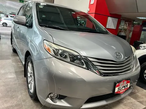 Toyota Sienna Limited 3.5L usado (2015) color plateado precio $429,000