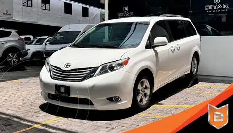 Toyota Sienna XLE 3.5L usado (2015) color Blanco precio $309,900