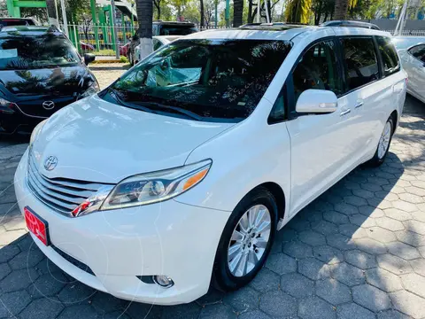 Toyota Sienna Limited 3.5L usado (2015) color Blanco precio $327,000