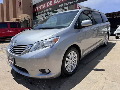 Toyota Sienna XLE 3.5L Piel usado (2017) color Plata financiado en mensualidades(enganche $110,000 mensualidades desde $11,700)