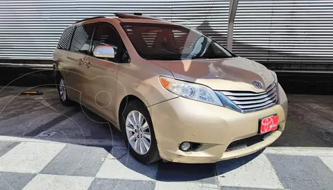 Toyota Sienna Limited 3.5L usado (2013) color caqui precio $300,000