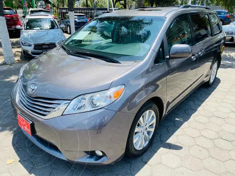 Toyota Sienna XLE 3.5L Piel usado (2017) color Gris precio $415,000